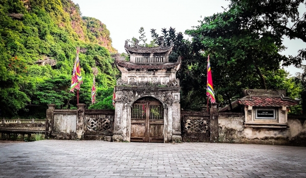 Incredible Hoa Lu - Tam Coc - Mua Cave 1 Day Tour