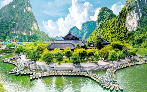 Amazing Trang An - Hoa Lu - Mua Cave 1 Day Tour