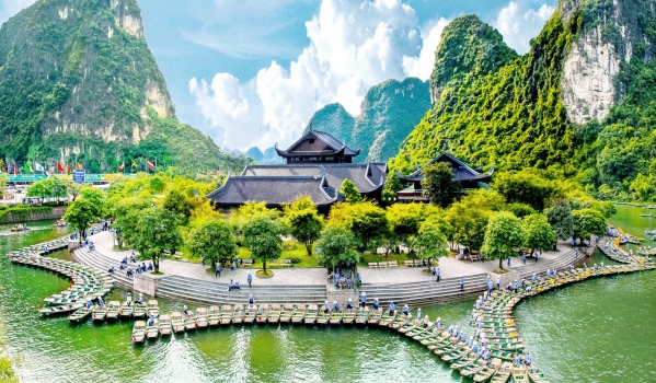 Amazing Trang An - Hoa Lu - Mua Cave 1 Day Tour